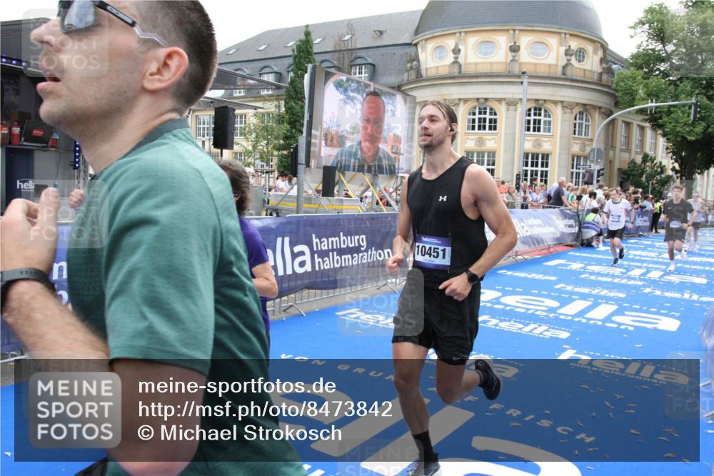 29.06.2025 - hella hamburg halbmarathon Michael Strokosch http://msf.ph/oto/8473842 29.06.2025 10:37:39 Ziel 1290, 5791, 7831, 10451, 10922, 11106, 14934, 18193, 18216 meine-sportfotos.de