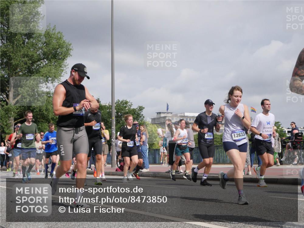 29.06.2025 - hella hamburg halbmarathon Luisa Fischer http://msf.ph/oto/8473850 29.06.2025 10:01:43 Kennedybrücke 508, 12527, 18958, 6629, 097, 3091, 12633, 1410, 1946, 1951, 2840, 2907, 3091, 3097, 5084, 6294, 6629, 7082, 7232, 7716, 8068, 8639, 8721, 9727 meine-sportfotos.de