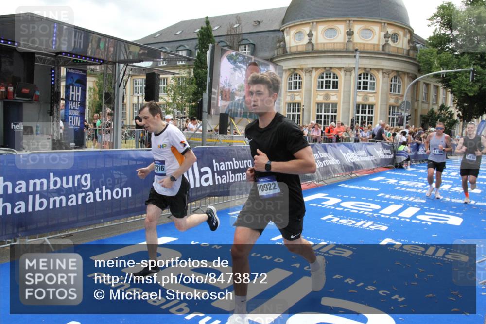 29.06.2025 - hella hamburg halbmarathon Michael Strokosch http://msf.ph/oto/8473872 29.06.2025 10:37:42 Ziel 1505, 10922, 11106, 14934, 18193, 18216 meine-sportfotos.de