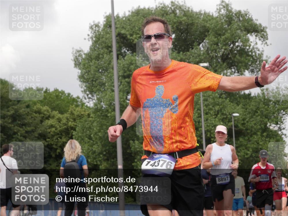 29.06.2025 - hella hamburg halbmarathon Luisa Fischer http://msf.ph/oto/8473944 29.06.2025 10:45:30 Kennedybrücke 74376, 8897, 8848, 7233, 1039, 1712, 2974, 3326, 3568, 4329, 4541, 4885, 5432, 5671, 6153, 6320, 8004, 8712 meine-sportfotos.de