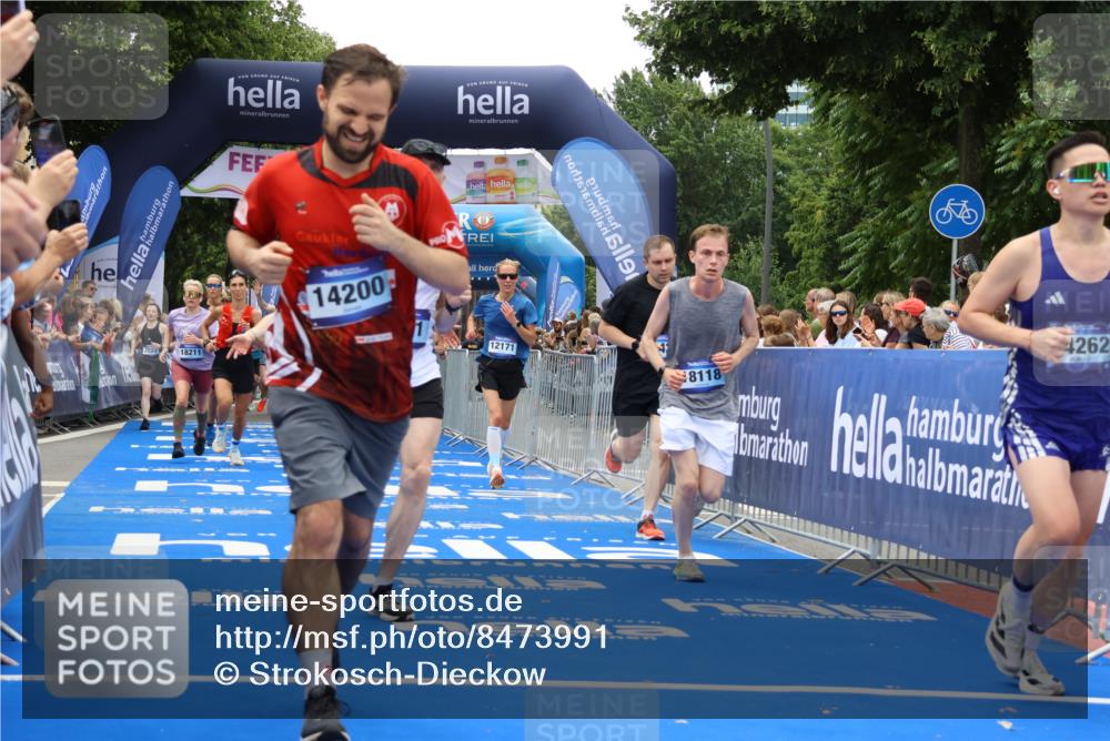 29.06.2025 - hella hamburg halbmarathon Strokosch-Dieckow http://msf.ph/oto/8473991 29.06.2025 10:46:19 Ziel 1569, 1600, 2048, 2222, 2590, 2842, 3056, 4237, 4949, 6388, 6421, 6691, 6978, 7335, 8142, 8981, 9497, 10796, 11185, 11773, 12171, 12651, 12891, 13698, 14045, 14200, 14228, 14262, 14482, 15157, 16127, 17190, 18118, 18211, 18637, 19209 meine-sportfotos.de