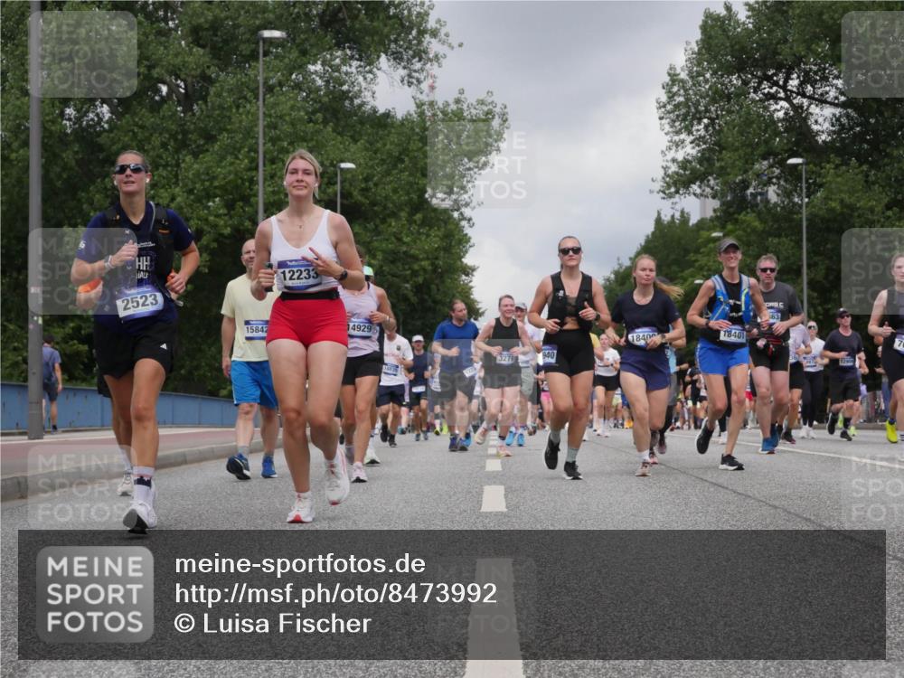 29.06.2025 - hella hamburg halbmarathon Luisa Fischer http://msf.ph/oto/8473992 29.06.2025 10:45:36 Kennedybrücke 2523, 12233, 14929, 15842, 16535, 1840, 18401, 940, 3276, 63, 12900, 1039, 1712, 2069, 2974, 3276, 3326, 3568, 4385, 4541, 4735, 4736, 5671, 6320, 7022, 7023, 8014, 8712, 10532 meine-sportfotos.de