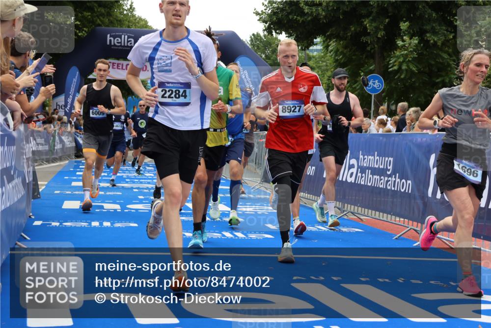 29.06.2025 - hella hamburg halbmarathon Strokosch-Dieckow http://msf.ph/oto/8474002 29.06.2025 10:47:34 Ziel 1070, 1320, 1592, 1696, 2284, 2708, 2953, 3304, 5532, 5889, 6009, 7962, 8023, 8234, 8852, 8927, 10969, 10988, 11021, 11283, 12870, 13223, 13303, 13948, 14618, 14619, 15451, 15478, 15479, 16205, 17846, 17905, 18104, 18970, 19181 meine-sportfotos.de
