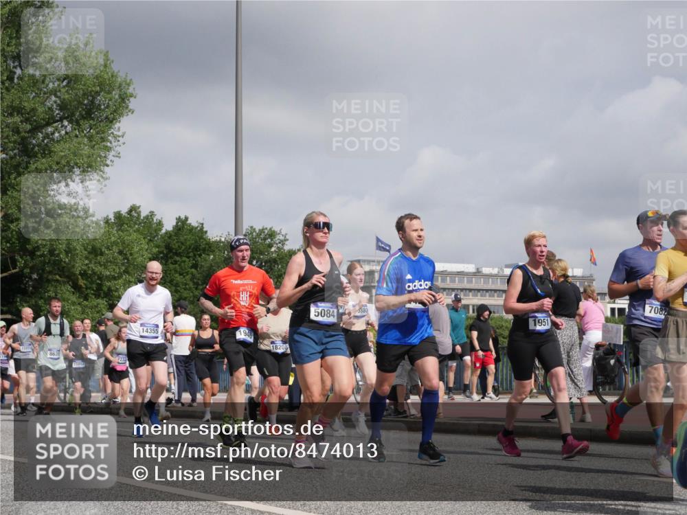 29.06.2025 - hella hamburg halbmarathon Luisa Fischer http://msf.ph/oto/8474013 29.06.2025 10:01:46 Kennedybrücke 15915, 8639, 232, 15914, 14355, 1946, 18208, 5084, 5880, 1951, 7082, 1190, 1485, 1946, 1951, 2840, 2907, 3037, 3091, 3097, 3715, 5084, 6629, 7082, 7232, 7716, 8068, 8322, 8639, 8721, 9727 meine-sportfotos.de