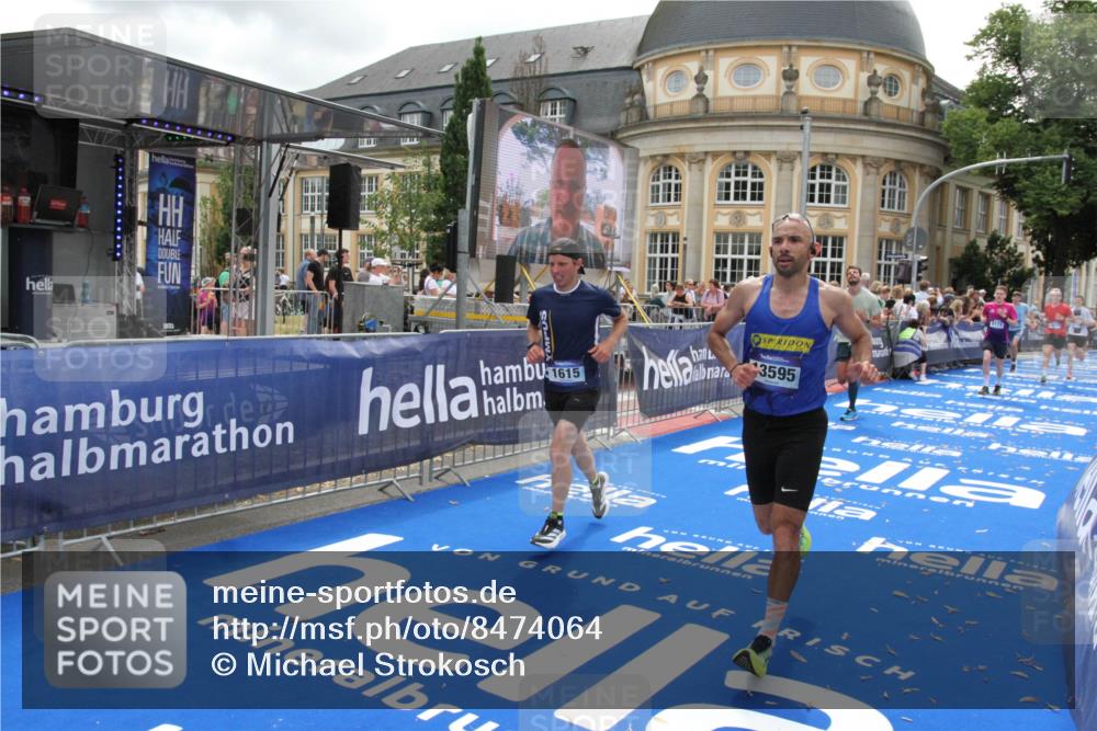 29.06.2025 - hella hamburg halbmarathon Michael Strokosch http://msf.ph/oto/8474064 29.06.2025 10:37:50 Ziel 1505, 1615, 2196, 2404, 9171, 13148, 13595, 18276, 18277 meine-sportfotos.de