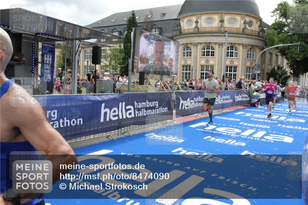29.06.2025 - hella hamburg halbmarathon Michael Strokosch http://msf.ph/oto/8474090 29.06.2025 10:37:51 Ziel 1615, 2196, 2404, 9171, 13148, 13595, 18276, 18277, 18529 meine-sportfotos.de