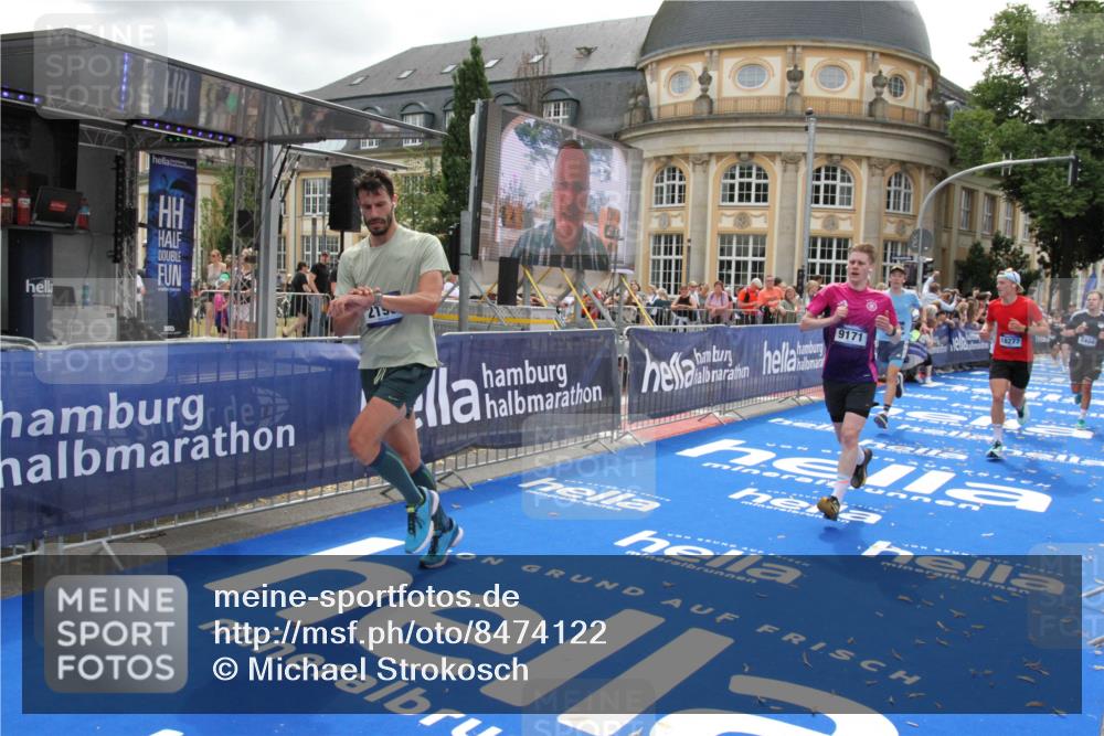 29.06.2025 - hella hamburg halbmarathon Michael Strokosch http://msf.ph/oto/8474122 29.06.2025 10:37:52 Ziel 1615, 2196, 2404, 9171, 13148, 13595, 18103, 18276, 18277, 18529 meine-sportfotos.de