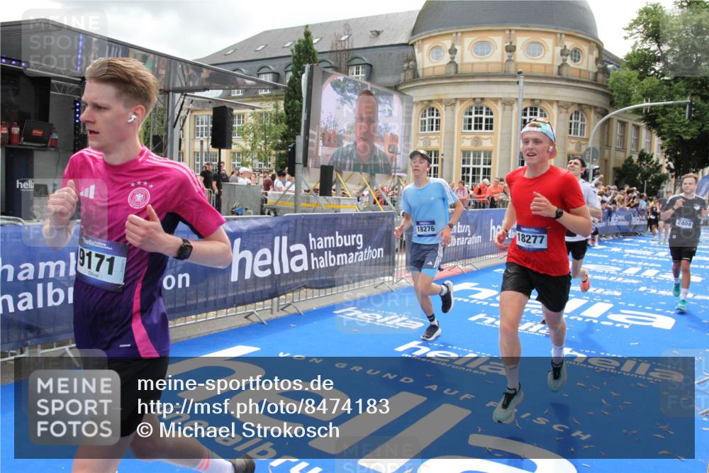 29.06.2025 - hella hamburg halbmarathon Michael Strokosch http://msf.ph/oto/8474183 29.06.2025 10:37:54 Ziel 2196, 2404, 3480, 9171, 13148, 18103, 18276, 18277, 18529 meine-sportfotos.de