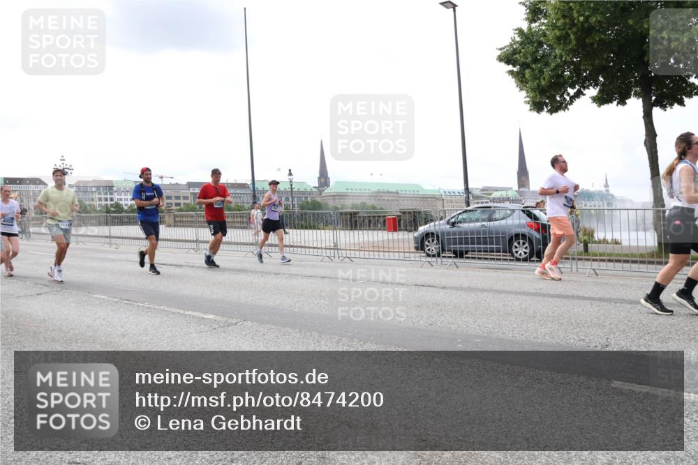 29.06.2025 - hella hamburg halbmarathon Lena Gebhardt http://msf.ph/oto/8474200 29.06.2025 10:33:10 Lombardsbrücke 1078, 1237, 1324, 1732, 1764, 1995, 2038, 2054, 2059, 2085, 2276, 2838, 2959, 3341, 3391, 3422, 3708, 3753, 3812, 3871, 4030, 4096, 4164, 4445, 4446, 4555, 4650, 5110, 5180, 5581, 5917, 6040, 6773, 6861, 7387, 7705, 7982, 8170, 8595, 8839, 9034, 9143, 9289, 9471, 9542, 9591, 9592, 9750, 9768, 9780, 11229, 11260, 11713, 11756, 11826, 12039, 12423, 12424, 14305, 14743, 15951 meine-sportfotos.de
