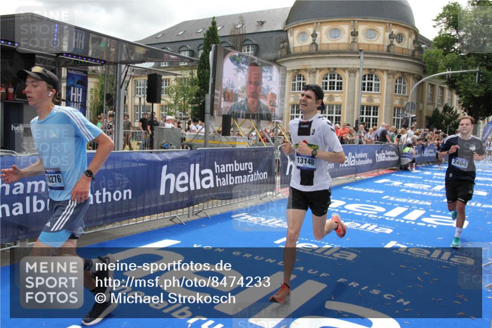 29.06.2025 - hella hamburg halbmarathon Michael Strokosch http://msf.ph/oto/8474233 29.06.2025 10:37:54 Ziel 2196, 2404, 3480, 9171, 13148, 18103, 18276, 18277, 18529 meine-sportfotos.de