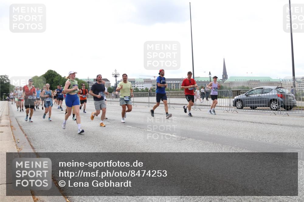 29.06.2025 - hella hamburg halbmarathon Lena Gebhardt http://msf.ph/oto/8474253 29.06.2025 10:33:10 Lombardsbrücke 3871, 1874, 19951, 1078, 1237, 1324, 1732, 1764, 1995, 2038, 2054, 2059, 2085, 2276, 2838, 2959, 3341, 3391, 3422, 3708, 3753, 3812, 3871, 4030, 4096, 4164, 4445, 4446, 4555, 4650, 5110, 5180, 5581, 5917, 6040, 6773, 6861, 7387, 7705, 7982, 8170, 8595, 8839, 9034, 9143, 9289, 9471, 9542, 9591, 9592, 9750, 9768, 9780, 11229, 11260, 11713, 11756, 11826, 12039, 12423, 12424, 14305, 14743, 15951 meine-sportfotos.de