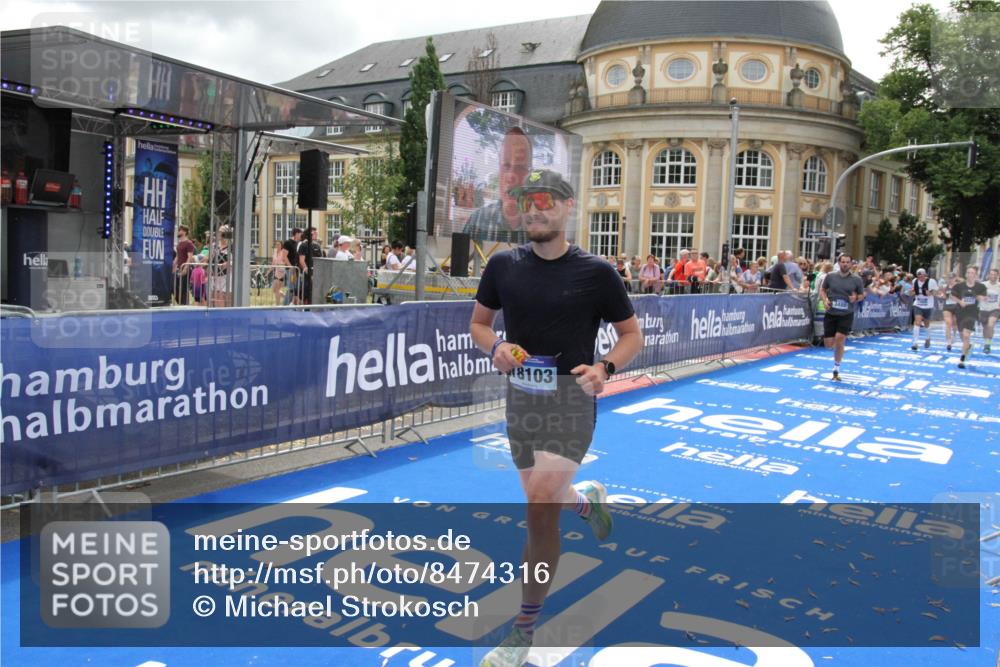 29.06.2025 - hella hamburg halbmarathon Michael Strokosch http://msf.ph/oto/8474316 29.06.2025 10:37:59 Ziel 3480, 3530, 7229, 9643, 10793, 12915, 13900, 15303, 18103, 18529 meine-sportfotos.de