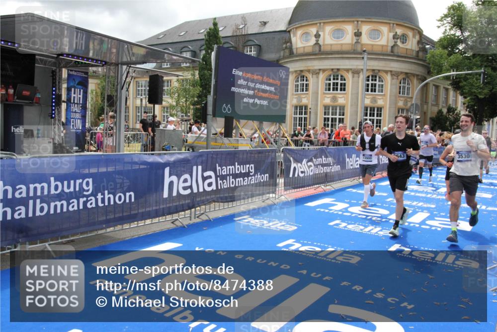 29.06.2025 - hella hamburg halbmarathon Michael Strokosch http://msf.ph/oto/8474388 29.06.2025 10:38:02 Ziel 3480, 3530, 7229, 8091, 9643, 10793, 11049, 11952, 12915, 13900, 15303, 16698 meine-sportfotos.de
