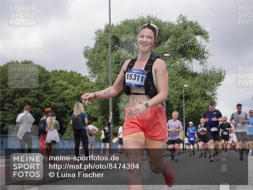29.06.2025 - hella hamburg halbmarathon Luisa Fischer http://msf.ph/oto/8474394 29.06.2025 10:45:52 Kennedybrücke 15311, 6618, 9008, 18243, 1442, 14381, 1752, 2134, 4680, 5419, 6136, 6440, 6828, 7040, 7043, 7260, 8525, 8526, 9644, 10623, 10842 meine-sportfotos.de