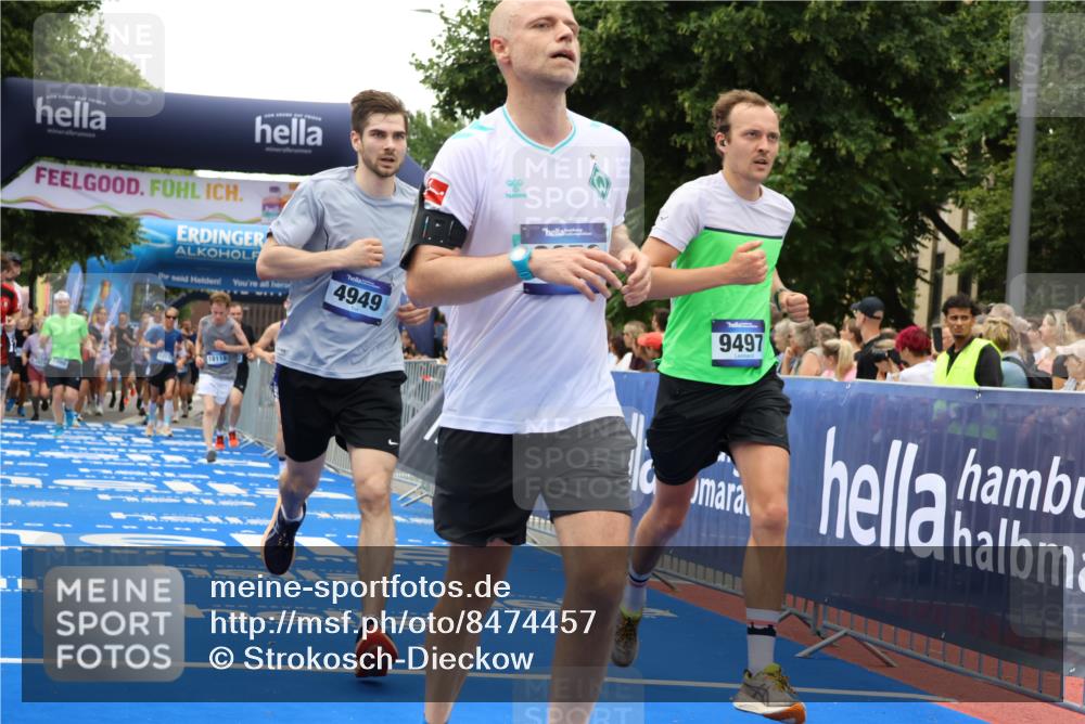29.06.2025 - hella hamburg halbmarathon Strokosch-Dieckow http://msf.ph/oto/8474457 29.06.2025 10:46:16 Ziel 1569, 1600, 1759, 2048, 2590, 3056, 3087, 4949, 6388, 6691, 7335, 7450, 8142, 9497, 10796, 11094, 11185, 11773, 12171, 12651, 13698, 14200, 14262, 16127, 17190, 18118, 18211, 18637, 18797 meine-sportfotos.de