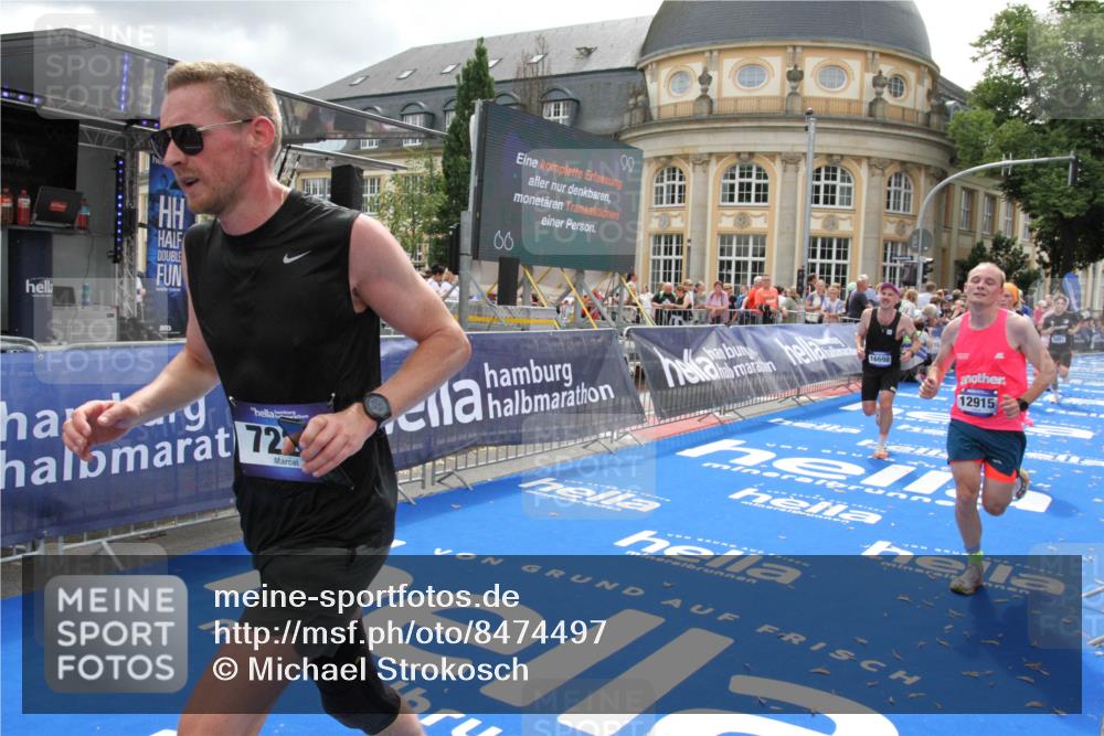 29.06.2025 - hella hamburg halbmarathon Michael Strokosch http://msf.ph/oto/8474497 29.06.2025 10:38:05 Ziel 7229, 8091, 9643, 9944, 10793, 11049, 11952, 12915, 13900, 14274, 15303, 15382, 16698 meine-sportfotos.de