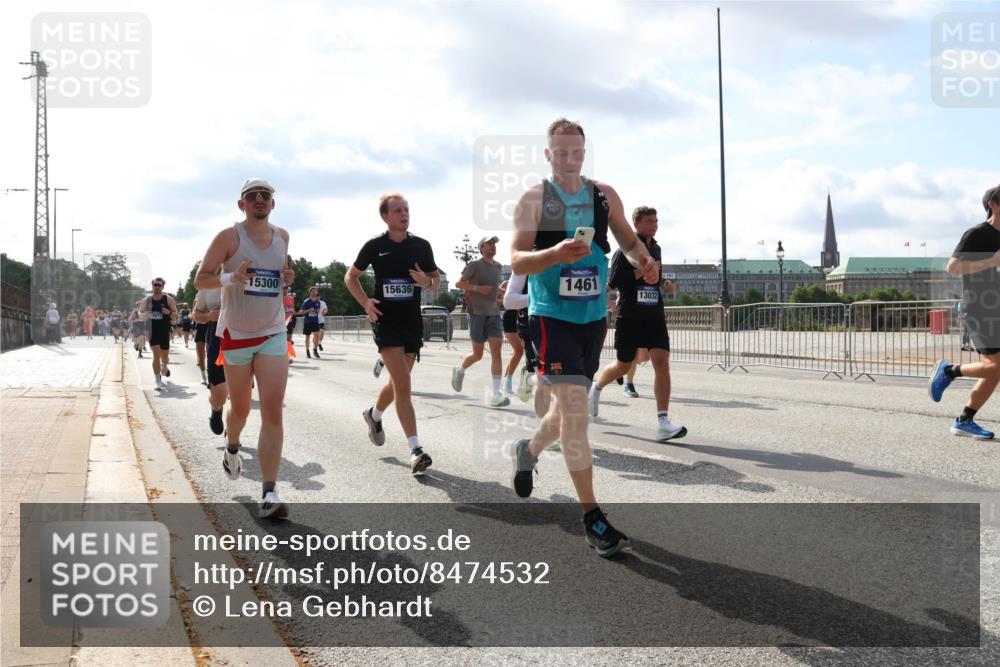 29.06.2025 - hella hamburg halbmarathon Lena Gebhardt http://msf.ph/oto/8474532 29.06.2025 09:55:45 Lombardsbrücke 15300, 15636, 1461, 13032, 1120, 1143, 1151, 1216, 1257, 1267, 1461, 1507, 1630, 1683, 1689, 1696, 1706, 1884, 1976, 2207, 2250, 2284, 2287, 2411, 2706, 2708, 2718, 2818, 2864, 2884, 3087, 3213, 3399, 3435, 3543, 3654, 3692, 3747, 3945, 3985, 4033, 4088, 4093, 4127, 4189, 4324, 4345, 4346, 4557, 4601, 4847, 4890, 4938, 5102, 5116, 5421, 5459, 5708, 5915, 6009, 6054, 6134, 6158, 6421, 6481, 6532, 6662, 6691, 6836, 6994, 7052, 7056, 7100, 7224, 7269, 7312 meine-sportfotos.de