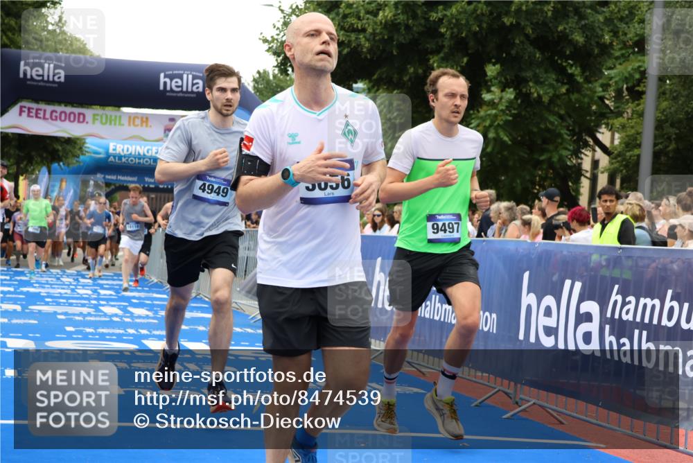 29.06.2025 - hella hamburg halbmarathon Strokosch-Dieckow http://msf.ph/oto/8474539 29.06.2025 10:46:16 Ziel 1569, 1600, 1759, 2048, 2590, 3056, 3087, 4949, 6388, 6691, 7335, 7450, 8142, 9497, 10796, 11094, 11185, 11773, 12171, 12651, 13698, 14200, 14262, 16127, 17190, 18118, 18211, 18637, 18797 meine-sportfotos.de