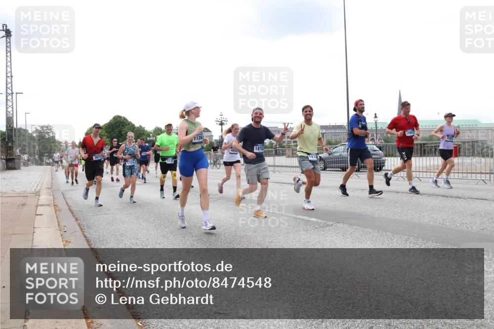 29.06.2025 - hella hamburg halbmarathon Lena Gebhardt http://msf.ph/oto/8474548 29.06.2025 10:33:11 Lombardsbrücke 3871, 13242, 226, 1126, 465, 18743, 1875, 15957, 1078, 1237, 1324, 1732, 1764, 1995, 2038, 2054, 2059, 2085, 2276, 2838, 2959, 3341, 3391, 3422, 3708, 3753, 3812, 3871, 4030, 4096, 4164, 4445, 4446, 4555, 4650, 5110, 5180, 5581, 5917, 6040, 6773, 6861, 7387, 7705, 7982, 8170, 8595, 8839, 9034, 9143, 9289, 9471, 9542, 9591, 9592, 9750, 9768, 9780, 11229, 11260, 11713, 11756, 11826, 12039, 12423, 12424, 14305, 14743, 15951 meine-sportfotos.de
