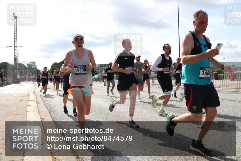 29.06.2025 - hella hamburg halbmarathon Lena Gebhardt http://msf.ph/oto/8474579 29.06.2025 09:55:46 Lombardsbrücke 15300, 6994, 12379, 146, 1120, 1143, 1151, 1216, 1257, 1267, 1461, 1507, 1630, 1683, 1689, 1696, 1706, 1884, 1976, 2207, 2250, 2260, 2284, 2287, 2411, 2706, 2708, 2718, 2818, 2864, 2884, 3087, 3213, 3399, 3435, 3543, 3654, 3692, 3747, 3945, 3985, 4033, 4088, 4093, 4127, 4189, 4324, 4345, 4346, 4557, 4601, 4847, 4890, 4938, 5102, 5116, 5421, 5459, 5708, 5915, 6009, 6054, 6134, 6158, 6421, 6481, 6532, 6662, 6691, 6836, 6994, 7052, 7056, 7100, 7224, 7269, 7312 meine-sportfotos.de