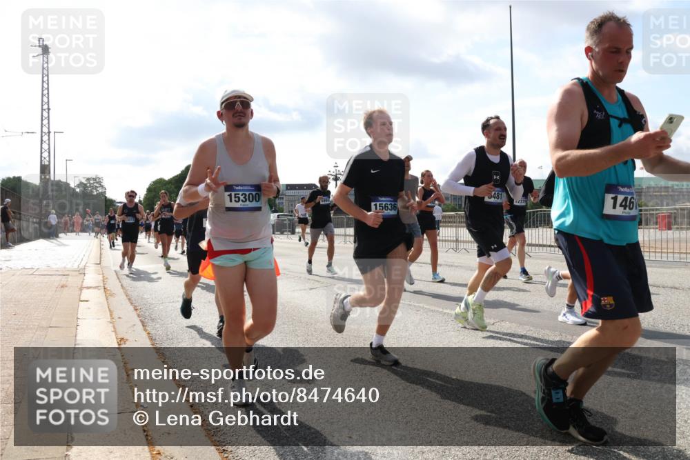 29.06.2025 - hella hamburg halbmarathon Lena Gebhardt http://msf.ph/oto/8474640 29.06.2025 09:55:46 Lombardsbrücke 15300, 15636, 5481, 2379, 146, 1120, 1143, 1151, 1216, 1257, 1267, 1461, 1507, 1630, 1683, 1689, 1696, 1706, 1884, 1976, 2207, 2250, 2260, 2284, 2287, 2411, 2706, 2708, 2718, 2818, 2864, 2884, 3087, 3213, 3399, 3435, 3543, 3654, 3692, 3747, 3945, 3985, 4033, 4088, 4093, 4127, 4189, 4324, 4345, 4346, 4557, 4601, 4847, 4890, 4938, 5102, 5116, 5421, 5459, 5708, 5915, 6009, 6054, 6134, 6158, 6421, 6481, 6532, 6662, 6691, 6836, 6994, 7052, 7056, 7100, 7224, 7269, 7312 meine-sportfotos.de