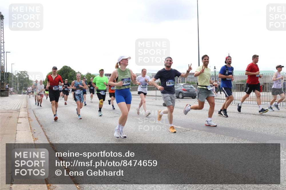29.06.2025 - hella hamburg halbmarathon Lena Gebhardt http://msf.ph/oto/8474659 29.06.2025 10:33:11 Lombardsbrücke 3871, 1203, 1324, 11260, 18743, 4650, 187, 1078, 1237, 1324, 1732, 1764, 1995, 2038, 2054, 2059, 2085, 2276, 2838, 2959, 3341, 3391, 3422, 3708, 3753, 3812, 3871, 4030, 4096, 4164, 4445, 4446, 4555, 4650, 5110, 5180, 5581, 5917, 6040, 6773, 6861, 7387, 7705, 7982, 8170, 8595, 8839, 9034, 9143, 9289, 9471, 9542, 9591, 9592, 9750, 9768, 9780, 11229, 11260, 11713, 11756, 11826, 12039, 12423, 12424, 14305, 14743, 15951 meine-sportfotos.de