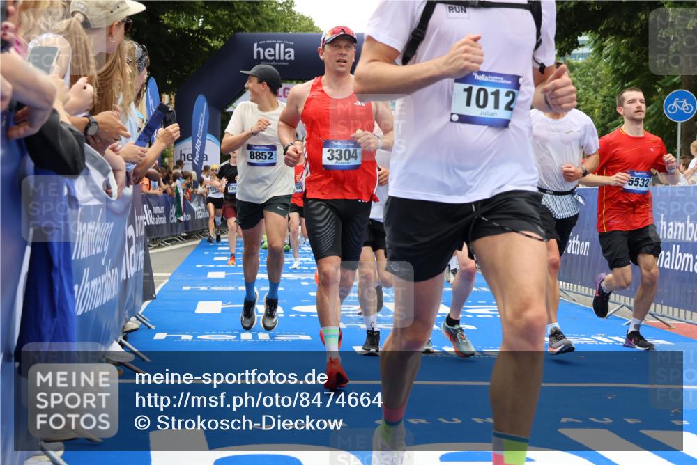 29.06.2025 - hella hamburg halbmarathon Strokosch-Dieckow http://msf.ph/oto/8474664 29.06.2025 10:47:28 Ziel 51, 1012, 1070, 1320, 1592, 1696, 2274, 2284, 2839, 2869, 2953, 3304, 5532, 5650, 5889, 6009, 8023, 8234, 8693, 8852, 8927, 9305, 10423, 10969, 11021, 11077, 11491, 12870, 13223, 13303, 14619, 15350, 15451, 15479, 15923, 16089, 16819, 17846, 17905, 18104, 18758, 18974, 19181 meine-sportfotos.de