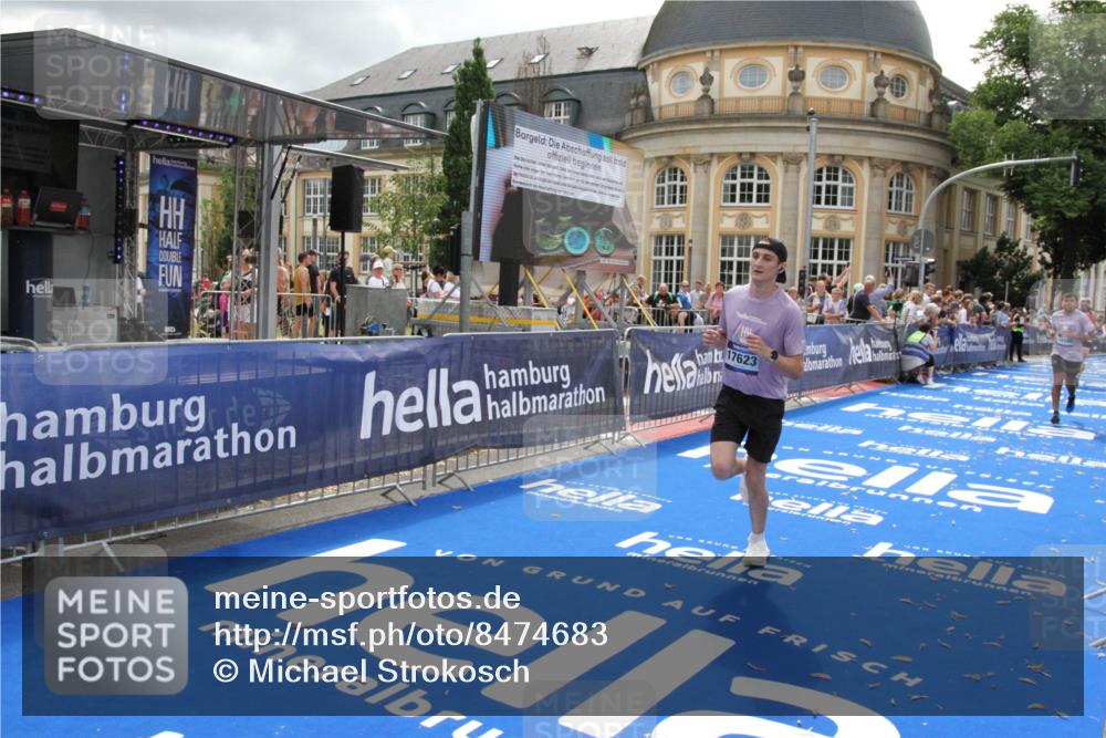 29.06.2025 - hella hamburg halbmarathon Michael Strokosch http://msf.ph/oto/8474683 29.06.2025 10:38:13 Ziel 2849, 5091, 7743, 14688, 15382, 17623, 18986 meine-sportfotos.de