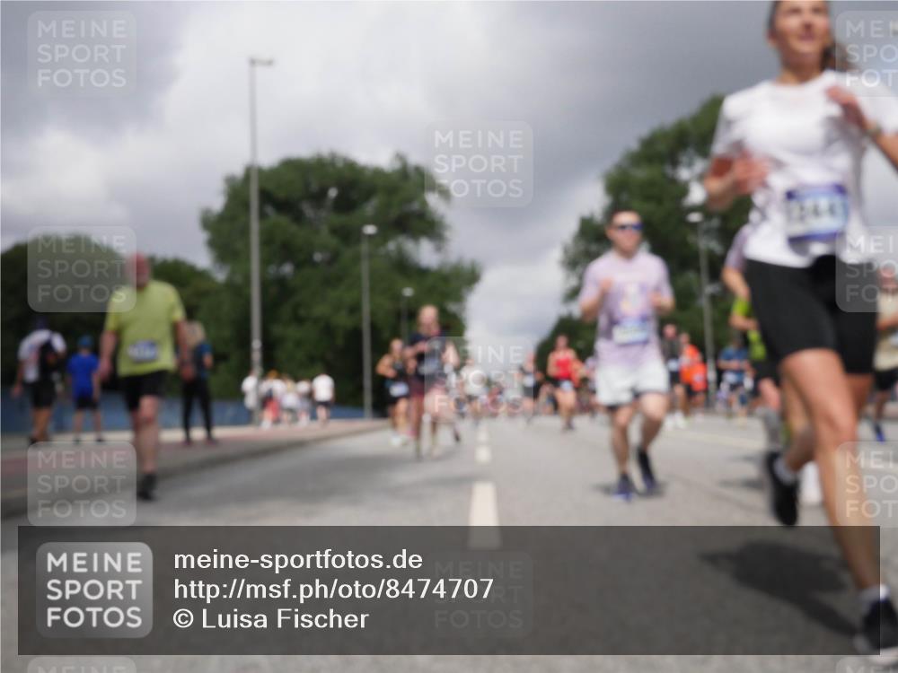 29.06.2025 - hella hamburg halbmarathon Luisa Fischer http://msf.ph/oto/8474707 29.06.2025 10:46:06 Kennedybrücke 1150, 1360, 1656, 1929, 1994, 2401, 2509, 2580, 2940, 2941, 3378, 3874, 4092, 4778, 5403, 6764, 6837, 7357, 7477, 7515, 7666, 8000, 9980, 10008, 10697, 10734 meine-sportfotos.de