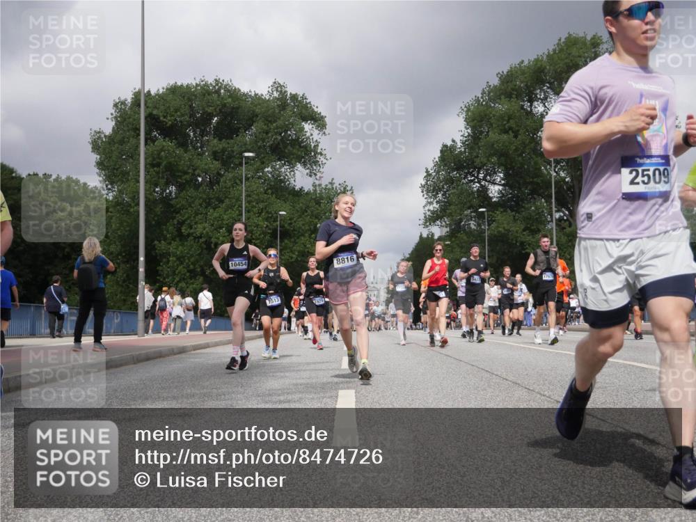 29.06.2025 - hella hamburg halbmarathon Luisa Fischer http://msf.ph/oto/8474726 29.06.2025 10:46:07 Kennedybrücke 10454, 7513, 8816, 2509, 1150, 1360, 1656, 1929, 1994, 2401, 2509, 2580, 2940, 2941, 3378, 3874, 4092, 4778, 5403, 6764, 6837, 7357, 7477, 7515, 7666, 8000, 8161, 10008, 10697, 10734 meine-sportfotos.de