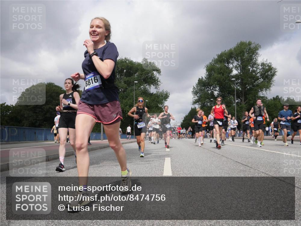 29.06.2025 - hella hamburg halbmarathon Luisa Fischer http://msf.ph/oto/8474756 29.06.2025 10:46:09 Kennedybrücke 8816, 7513, 17676, 1150, 1360, 1656, 1929, 1994, 2401, 2509, 2580, 2940, 2941, 3378, 3874, 4092, 4778, 5403, 6764, 6837, 7477, 7515, 7557, 8000, 8161, 8435, 10008, 10697, 10734 meine-sportfotos.de