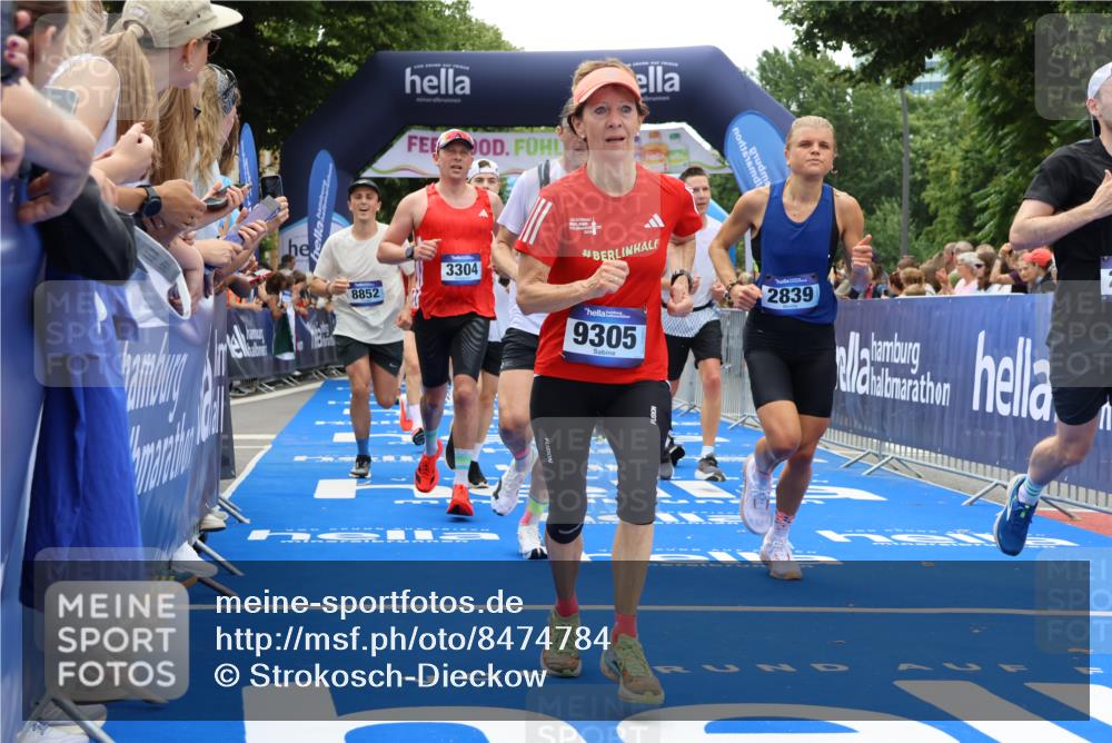 29.06.2025 - hella hamburg halbmarathon Strokosch-Dieckow http://msf.ph/oto/8474784 29.06.2025 10:47:27 Ziel 51, 1012, 1070, 1592, 1696, 2274, 2284, 2839, 2864, 2869, 2953, 3304, 5532, 5650, 5889, 6009, 8023, 8234, 8693, 8852, 8927, 9305, 10423, 11021, 11077, 11491, 12870, 13223, 13303, 13782, 15350, 15479, 15611, 15923, 16089, 16819, 17846, 17905, 18104, 18758, 18974, 19181 meine-sportfotos.de