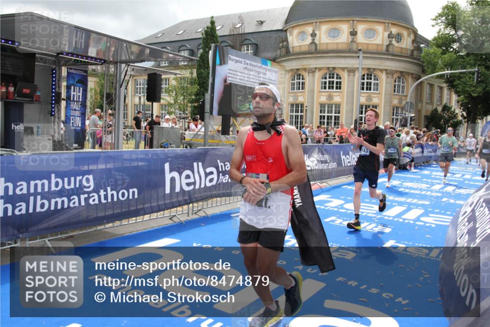 29.06.2025 - hella hamburg halbmarathon Michael Strokosch http://msf.ph/oto/8474879 29.06.2025 10:38:18 Ziel 1688, 2849, 5091, 6095, 7743, 8002, 14688, 18584, 18986 meine-sportfotos.de