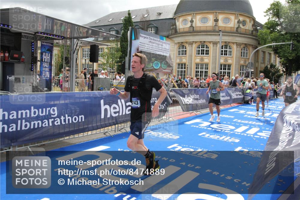 29.06.2025 - hella hamburg halbmarathon Michael Strokosch http://msf.ph/oto/8474889 29.06.2025 10:38:19 Ziel 1688, 2849, 5091, 6095, 7743, 8002, 14688, 18584 meine-sportfotos.de