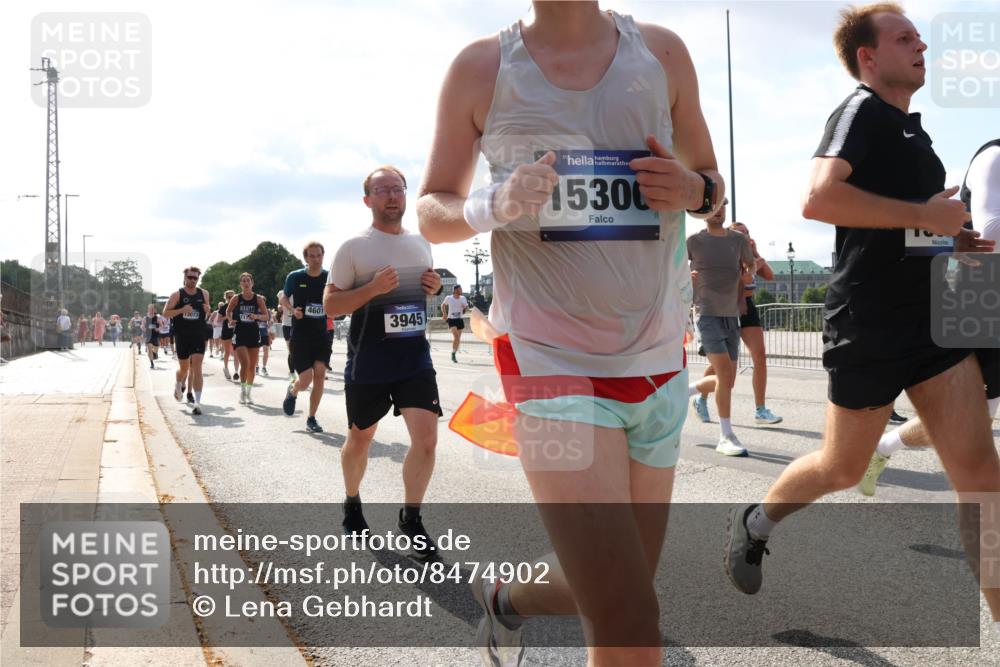 29.06.2025 - hella hamburg halbmarathon Lena Gebhardt http://msf.ph/oto/8474902 29.06.2025 09:55:47 Lombardsbrücke 13073, 4601, 3945, 5300, 1120, 1143, 1151, 1216, 1257, 1267, 1461, 1502, 1507, 1630, 1689, 1696, 1706, 1884, 1976, 2207, 2250, 2260, 2284, 2287, 2411, 2706, 2708, 2718, 2818, 2864, 2884, 3087, 3213, 3399, 3435, 3543, 3654, 3692, 3945, 3985, 4033, 4088, 4093, 4127, 4189, 4324, 4345, 4346, 4557, 4601, 4847, 4890, 4938, 5102, 5116, 5421, 5459, 5708, 5915, 6009, 6054, 6134, 6158, 6421, 6481, 6532, 6662, 6691, 6994, 7056, 7100, 7224, 7269, 7312, 8335 meine-sportfotos.de