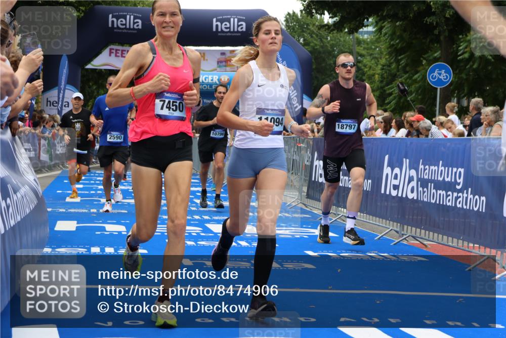 29.06.2025 - hella hamburg halbmarathon Strokosch-Dieckow http://msf.ph/oto/8474906 29.06.2025 10:46:12 Ziel 1569, 1759, 2048, 2590, 2707, 3056, 3087, 4949, 6388, 6691, 7450, 7961, 9497, 10796, 11094, 11125, 14200, 14262, 16136, 16466, 16475, 17190, 18118, 18702, 18797 meine-sportfotos.de