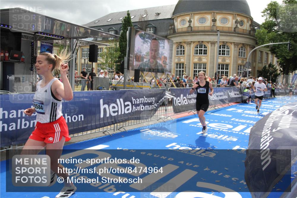 29.06.2025 - hella hamburg halbmarathon Michael Strokosch http://msf.ph/oto/8474964 29.06.2025 10:38:22 Ziel 1042, 1688, 2849, 3431, 6095, 7110, 8002, 14688, 18584 meine-sportfotos.de