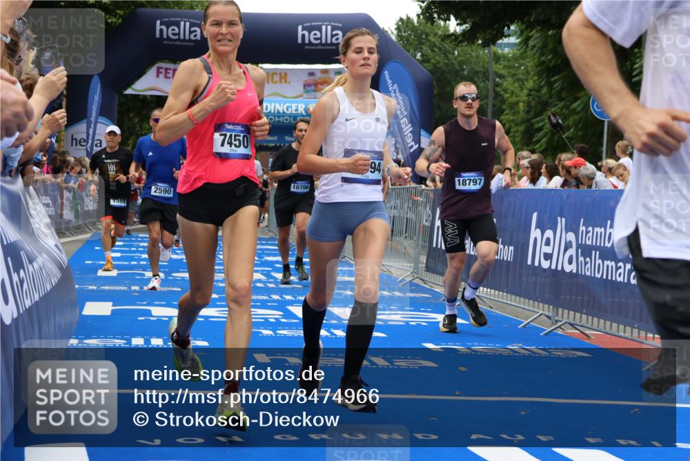 29.06.2025 - hella hamburg halbmarathon Strokosch-Dieckow http://msf.ph/oto/8474966 29.06.2025 10:46:11 Ziel 1569, 1759, 2048, 2590, 2707, 3056, 3087, 4949, 6388, 7450, 7961, 9497, 9585, 10796, 11094, 11125, 13630, 14200, 14262, 16136, 16466, 16475, 17190, 18702, 18797 meine-sportfotos.de