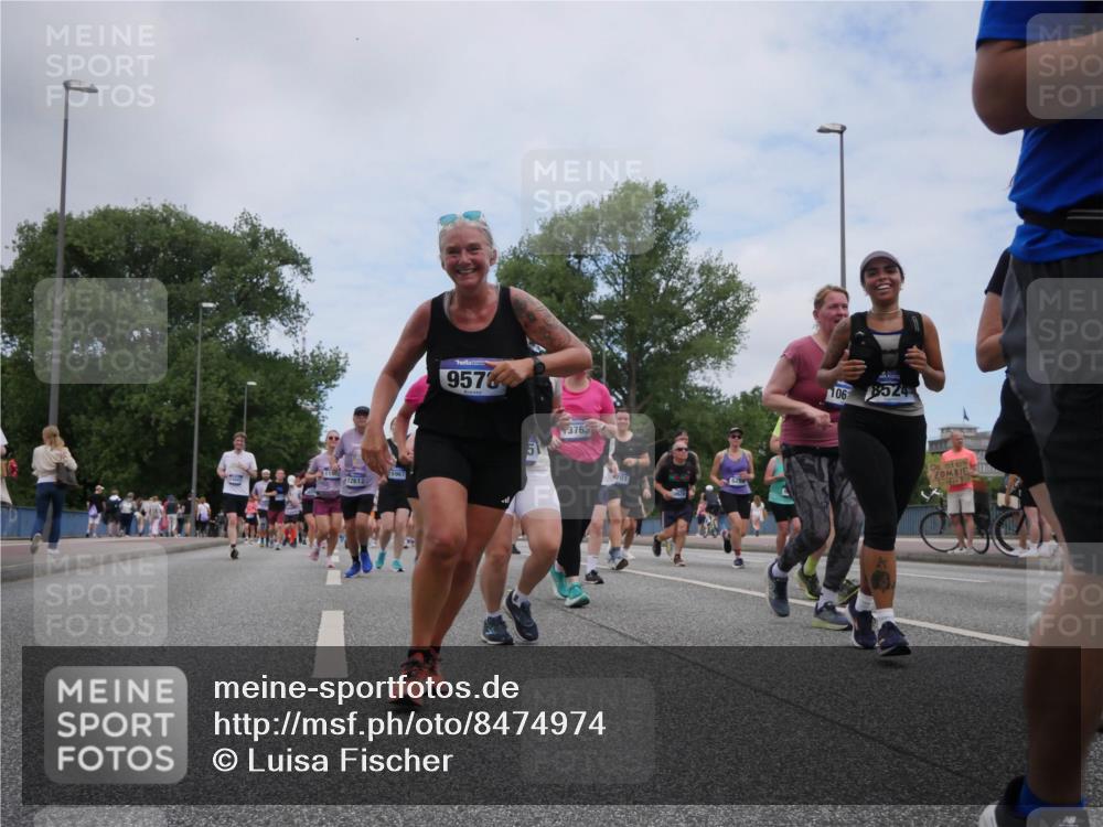 29.06.2025 - hella hamburg halbmarathon Luisa Fischer http://msf.ph/oto/8474974 29.06.2025 11:18:21 Kennedybrücke 12612, 15967, 5967, 9578, 3763, 701, 106, 8524, 1279, 1666, 2493, 3368, 3659, 3972, 4214, 4529, 4701, 4702, 4780, 5241, 5502, 5679, 6264, 6268, 6445, 6558, 7151, 7665, 7814, 8345, 8524, 8785, 8880, 9578, 9726, 9841, 9952, 10127, 10612 meine-sportfotos.de