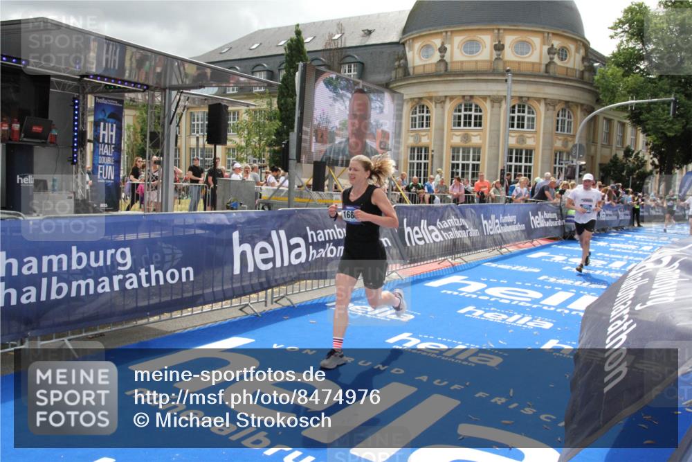 29.06.2025 - hella hamburg halbmarathon Michael Strokosch http://msf.ph/oto/8474976 29.06.2025 10:38:23 Ziel 1042, 1688, 3431, 6095, 7110, 8002, 18584, 18761 meine-sportfotos.de