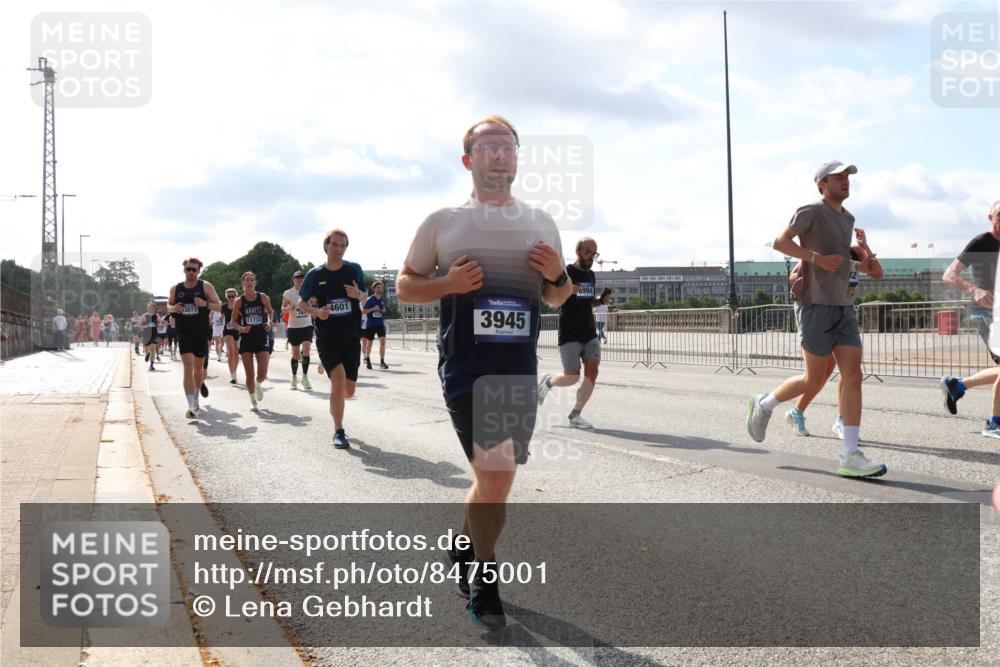 29.06.2025 - hella hamburg halbmarathon Lena Gebhardt http://msf.ph/oto/8475001 29.06.2025 09:55:47 Lombardsbrücke 3073, 4601, 11733, 3945, 994, 1120, 1143, 1151, 1216, 1257, 1267, 1461, 1502, 1507, 1630, 1689, 1696, 1706, 1884, 1976, 2207, 2250, 2260, 2284, 2287, 2411, 2706, 2708, 2718, 2818, 2864, 2884, 3087, 3213, 3399, 3435, 3543, 3654, 3692, 3945, 3985, 4033, 4088, 4093, 4127, 4189, 4324, 4345, 4346, 4557, 4601, 4847, 4890, 4938, 5102, 5116, 5421, 5459, 5708, 5915, 6009, 6054, 6134, 6158, 6421, 6481, 6532, 6662, 6691, 6994, 7056, 7100, 7224, 7269, 7312, 8335 meine-sportfotos.de