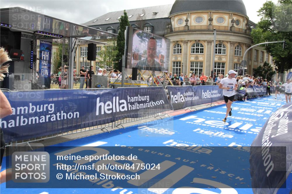 29.06.2025 - hella hamburg halbmarathon Michael Strokosch http://msf.ph/oto/8475024 29.06.2025 10:38:23 Ziel 1042, 1688, 3431, 6095, 7110, 8002, 18584, 18761 meine-sportfotos.de