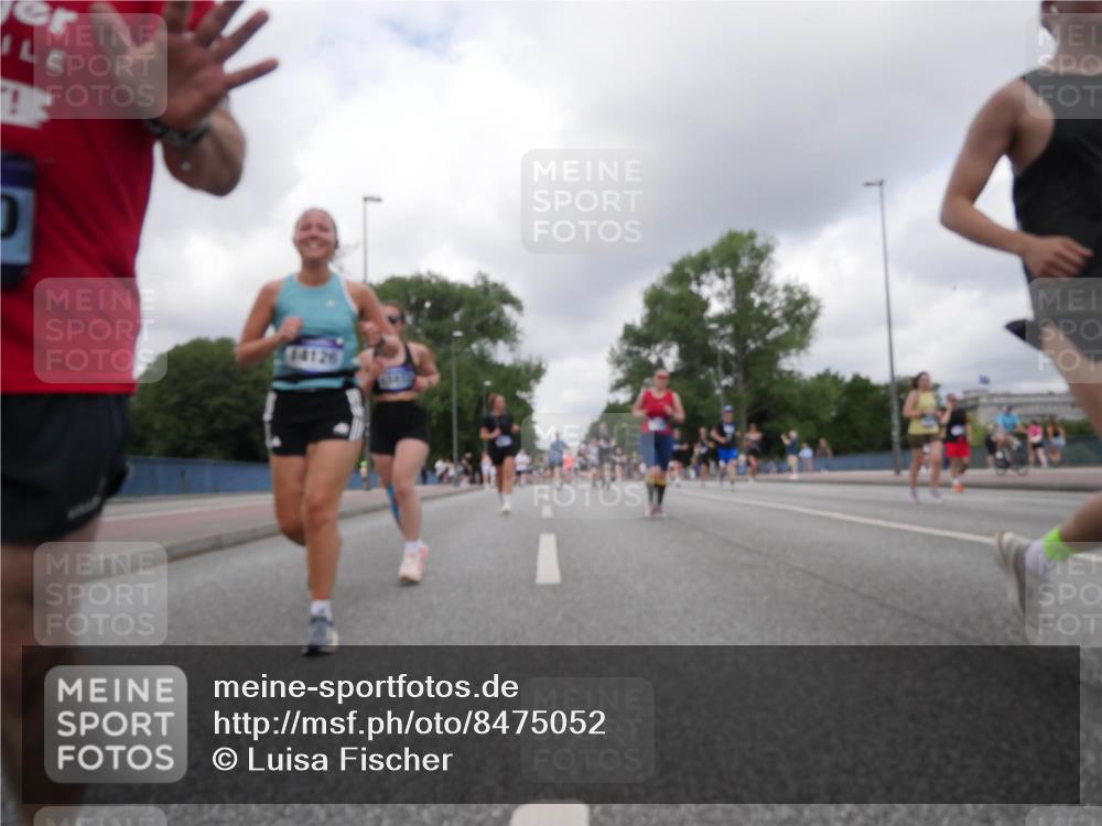 29.06.2025 - hella hamburg halbmarathon Luisa Fischer http://msf.ph/oto/8475052 29.06.2025 10:46:26 Kennedybrücke 14126, 830, 1310, 3283, 3764, 4353, 4891, 4892, 5755, 8233, 9304, 10536 meine-sportfotos.de
