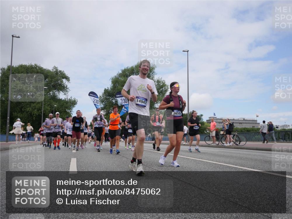 29.06.2025 - hella hamburg halbmarathon Luisa Fischer http://msf.ph/oto/8475062 29.06.2025 11:18:27 Kennedybrücke 15485, 1570, 15737, 230, 2, 30, 14947, 1397, 3659, 9841, 1238, 1666, 2251, 3318, 3659, 4701, 4702, 4780, 5241, 5502, 5679, 5977, 6239, 6264, 6268, 6445, 6525, 7665, 7814, 8291, 8345, 8570, 8630, 9118, 9841, 9952, 10127 meine-sportfotos.de
