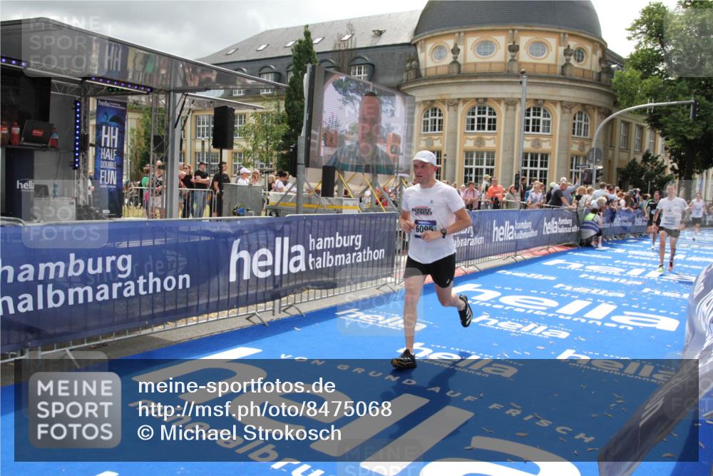 29.06.2025 - hella hamburg halbmarathon Michael Strokosch http://msf.ph/oto/8475068 29.06.2025 10:38:24 Ziel 1042, 1688, 3431, 6095, 7110, 14992, 16075, 18584, 18761 meine-sportfotos.de