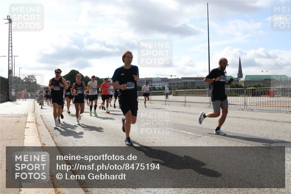 29.06.2025 - hella hamburg halbmarathon Lena Gebhardt http://msf.ph/oto/8475194 29.06.2025 09:55:48 Lombardsbrücke 13073, 11733, 4601, 5994, 1120, 1143, 1151, 1216, 1257, 1267, 1461, 1502, 1507, 1630, 1689, 1696, 1706, 1884, 1976, 2250, 2260, 2284, 2411, 2706, 2708, 2718, 2818, 2864, 2884, 3060, 3087, 3213, 3399, 3435, 3543, 3654, 3692, 3945, 3985, 4033, 4088, 4093, 4127, 4189, 4324, 4345, 4346, 4557, 4601, 4847, 4890, 4938, 5116, 5421, 5459, 5708, 5915, 6009, 6054, 6134, 6421, 6481, 6532, 6662, 6691, 6994, 7056, 7100, 7224, 7269, 7312, 7332, 8335 meine-sportfotos.de