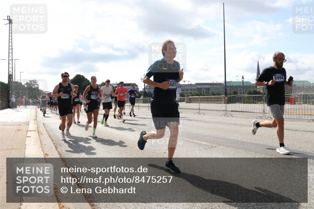 29.06.2025 - hella hamburg halbmarathon Lena Gebhardt http://msf.ph/oto/8475257 29.06.2025 09:55:48 Lombardsbrücke 1227, 3073, 11733, 2884, 4033, 601, 6994, 1120, 1143, 1151, 1216, 1257, 1267, 1461, 1502, 1507, 1630, 1689, 1696, 1706, 1884, 1976, 2250, 2260, 2284, 2411, 2706, 2708, 2718, 2818, 2864, 2884, 3060, 3087, 3213, 3399, 3435, 3543, 3654, 3692, 3945, 3985, 4033, 4088, 4093, 4127, 4189, 4324, 4345, 4346, 4557, 4601, 4847, 4890, 4938, 5116, 5421, 5459, 5708, 5915, 6009, 6054, 6134, 6421, 6481, 6532, 6662, 6691, 6994, 7056, 7100, 7224, 7269, 7312, 7332, 8335 meine-sportfotos.de
