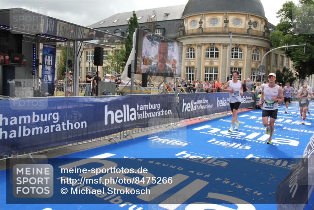 29.06.2025 - hella hamburg halbmarathon Michael Strokosch http://msf.ph/oto/8475266 29.06.2025 10:38:29 Ziel 1042, 1710, 2745, 3014, 3431, 3790, 7110, 8571, 14992, 16075, 16280, 18357, 18761 meine-sportfotos.de