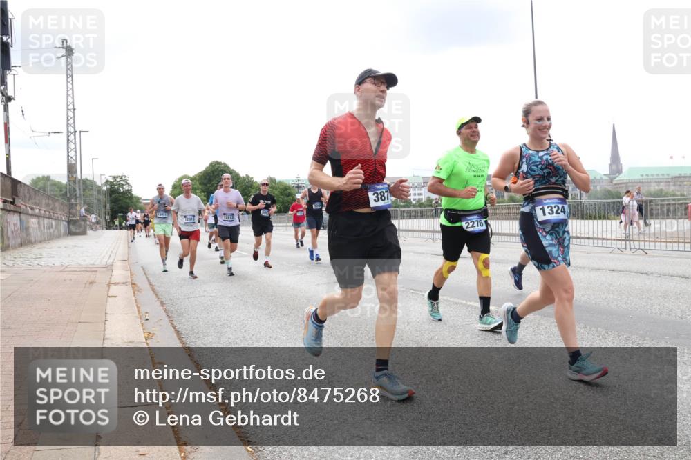 29.06.2025 - hella hamburg halbmarathon Lena Gebhardt http://msf.ph/oto/8475268 29.06.2025 10:33:13 Lombardsbrücke 18951, 12813, 12812, 387, 06, 04, 25, 2276, 1324, 1078, 1237, 1324, 1732, 1764, 1995, 2038, 2054, 2085, 2276, 2838, 2959, 3341, 3391, 3422, 3708, 3753, 3812, 3871, 4030, 4096, 4164, 4445, 4555, 4650, 5110, 5180, 5581, 5917, 6040, 6773, 6861, 7387, 7705, 7982, 8170, 8595, 8839, 8891, 9034, 9143, 9258, 9289, 9471, 9542, 9591, 9592, 9750, 9768, 9780, 11229, 11260, 11713, 11756, 11826, 12039, 12423, 12424, 14305, 14743, 15951 meine-sportfotos.de