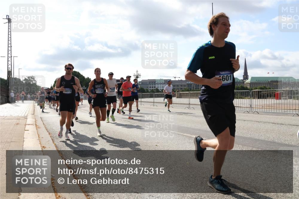 29.06.2025 - hella hamburg halbmarathon Lena Gebhardt http://msf.ph/oto/8475315 29.06.2025 09:55:48 Lombardsbrücke 3073, 11733, 2884, 601, 1120, 1143, 1151, 1216, 1257, 1267, 1461, 1502, 1507, 1630, 1689, 1696, 1706, 1884, 1976, 2250, 2260, 2284, 2411, 2706, 2708, 2718, 2818, 2864, 2884, 3060, 3087, 3213, 3399, 3435, 3543, 3654, 3692, 3945, 3985, 4033, 4088, 4093, 4127, 4189, 4324, 4345, 4346, 4557, 4601, 4847, 4890, 4938, 5116, 5421, 5459, 5708, 5915, 6009, 6054, 6134, 6421, 6481, 6532, 6662, 6691, 6994, 7056, 7100, 7224, 7269, 7312, 7332, 8335 meine-sportfotos.de